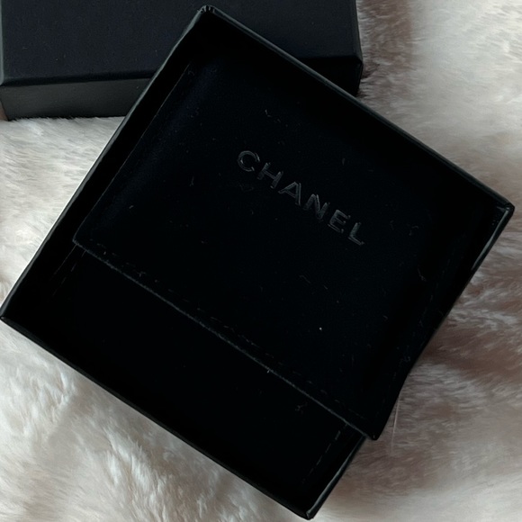 Authentic Chanel brooch 💕 - Picture 15 of 15